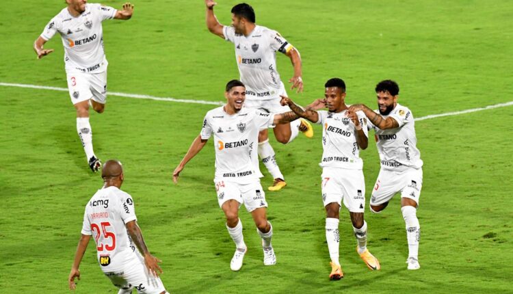 Tchê Tchê marca gol contra Tolima