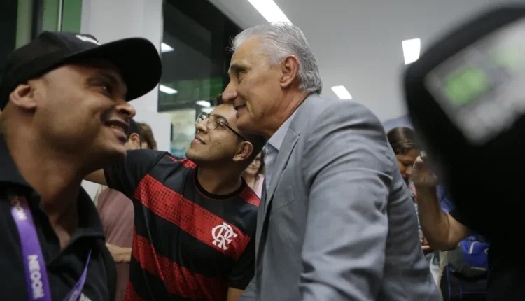 Fim da novela! Após semanas de negociações, Tite acerca com o Flamengo e inicia treinamento nesta terça-feira (10). Confira os detalhes