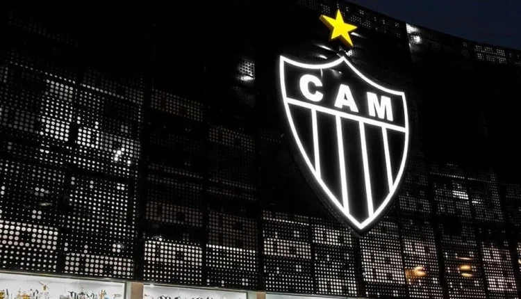 Após fortes críticas a árbitro renomado, diretor de futebol do Atlético-MG é banido do clube. Galo não pode recorrer e Rodrigo Caetano se despede do alvinegro