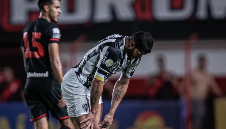 Após tropeço diante do Coritiba na 26ª rodada do Campeonato Brasileiro, ATlético-MG tem chances reduzidas de ir à Libertadores 2024. Confira: