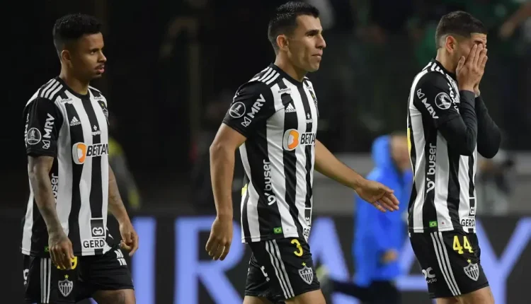 Após vender goleiro para rival, Atlético Mineiro de depara com desempenho fora de curva do defensor. Atualmente o arqueiro é o melhor do Brasileirão