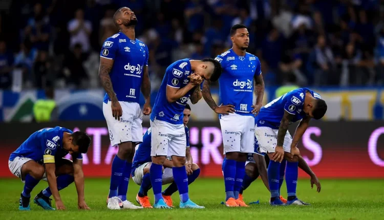 Ex-jogador do Cruzeiro é acionado na justiça após acumular dívida referente a IPTU. Confira os detalhes do envolvimento do craque com o governo carioca