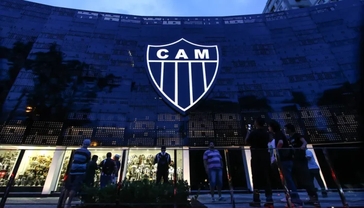 Após receber aporte financeiro, Atlético Mineiro paga milhões em dívida e faz planejamento pensando em reforçar o elenco respeitando o orçamento. Confira