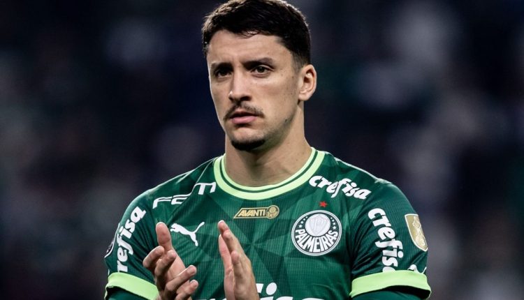 Com o fim da temporada 2023, Joaquín Piquerez, do Palmeiras, abre o jogo sobre suas projeções no futebol e afirma que poderia fazer parceria com Hulk e Paulinho