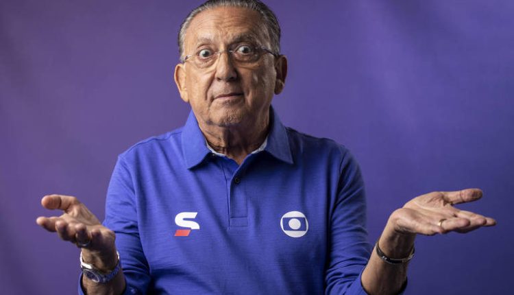 Um dos principais narradores esportivos do Brasil pegou a todos de surpresa ao revelar retorno à Rede Globo. Entenda o caso envolvendo o comunicador