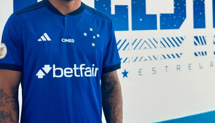 Após assinar com o Cruzeiro e receber status de principal contratação para 2024, atacante tem problema detectado e se despede antes mesmo de estrear no clube
