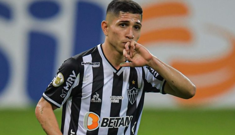 Após recusar oferta de três clubes sul-americanos, Savarino aceita defender time da Série A. Transferência irá beneficiar os cofres do Galo