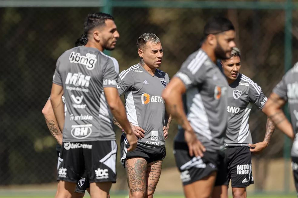 Contrariando a decisão da diretoria, Felipão convoca 24 nomes para a 4ª rodada do Campeonato Mineiro com algumas ausências no Galo