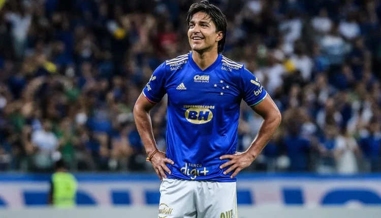 Após passagem por diversos clubes, Marcelo Moreno vira ídolo do Cruzeiro e faz caridade ao clube em situação mais complicada desde a sua fundação. Entenda