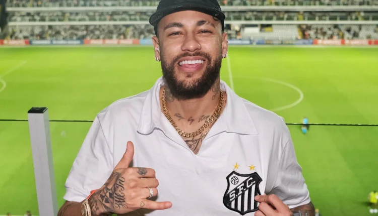 Após divergência nos bastidores, Neymar retorna ao Santos depois de 15 anos de sua estreia com a camisa alvinegra. Confira os detalhes